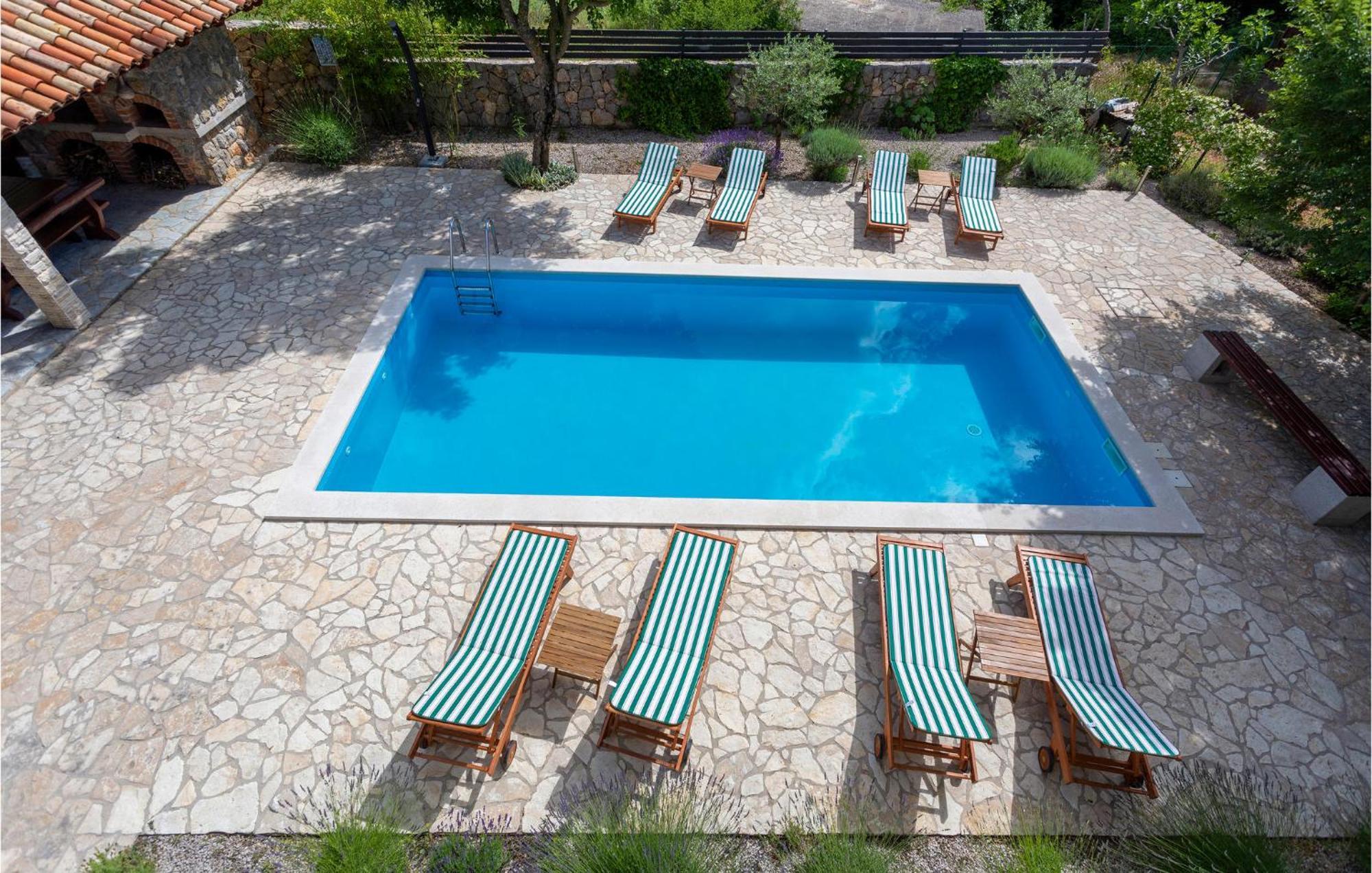 2 Bedroom Beautiful Apartment In Pinezici Exteriér fotografie
