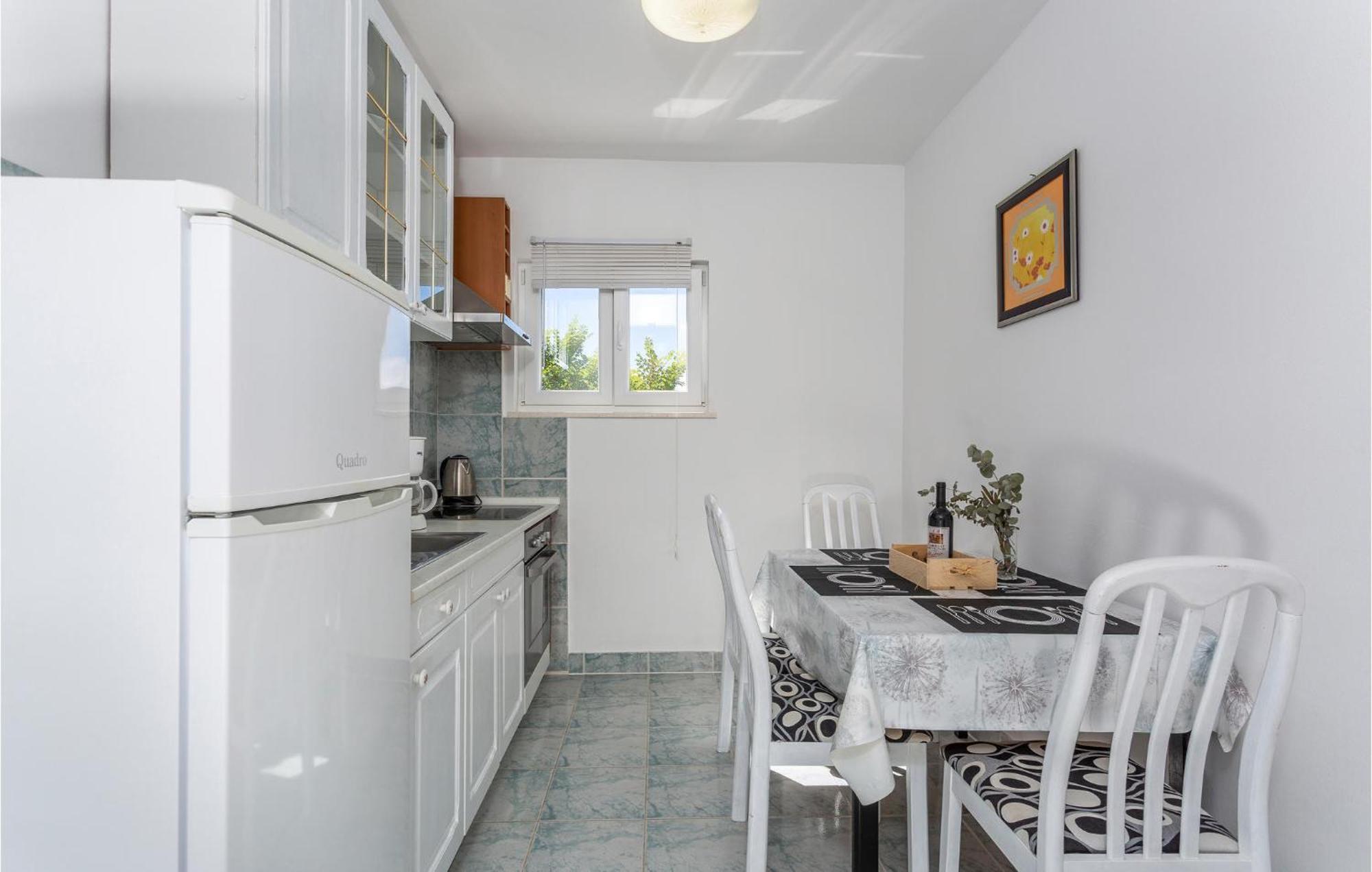 2 Bedroom Beautiful Apartment In Pinezici Exteriér fotografie