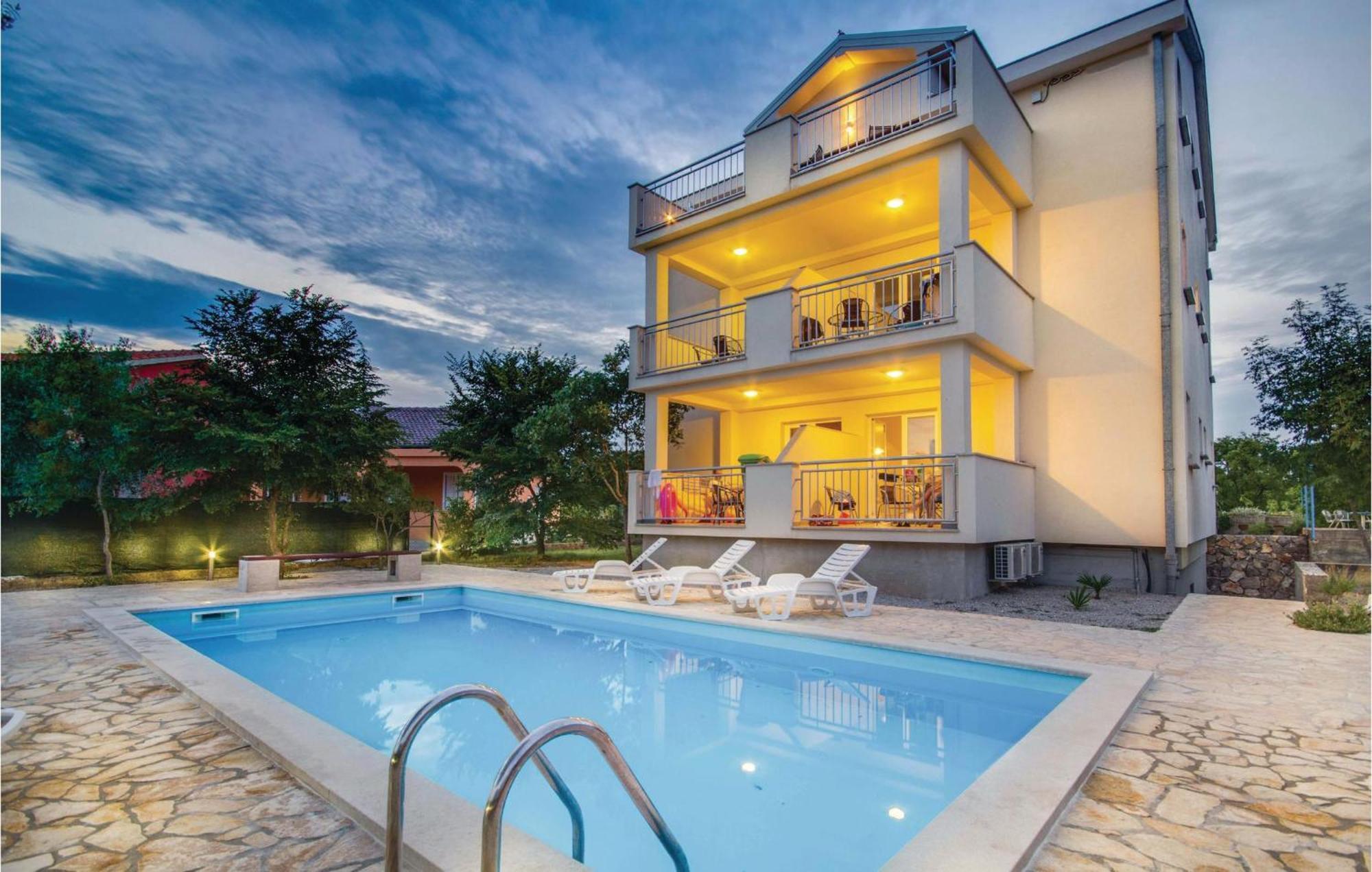 2 Bedroom Beautiful Apartment In Pinezici Exteriér fotografie