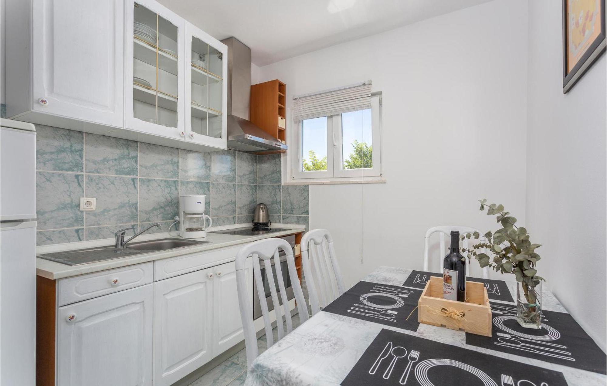 2 Bedroom Beautiful Apartment In Pinezici Exteriér fotografie