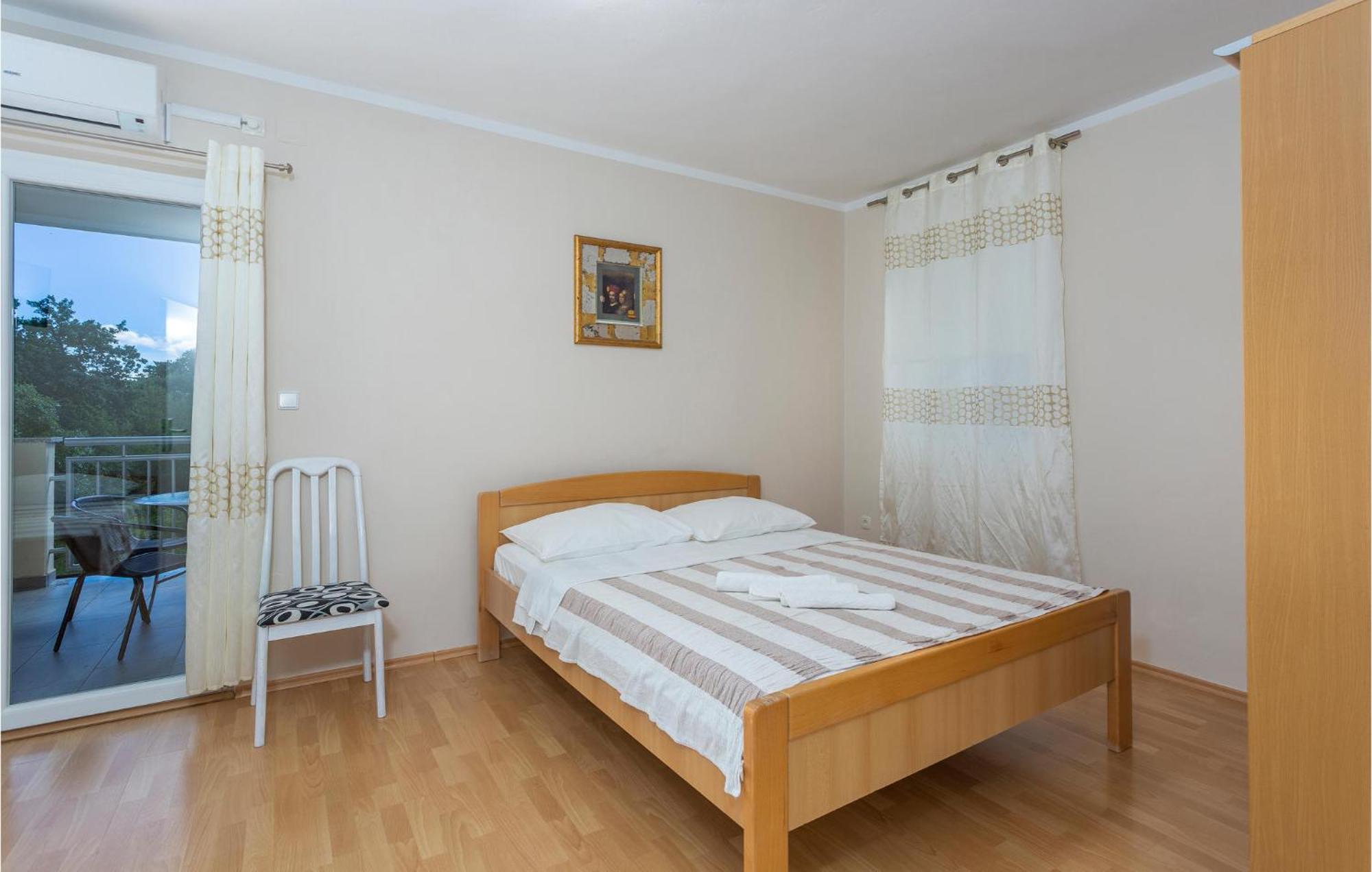 2 Bedroom Beautiful Apartment In Pinezici Exteriér fotografie